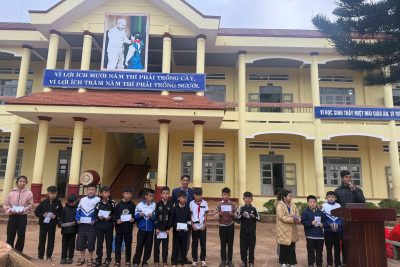 Chương trình trao quà tết cho học sinh nghèo của trường TH Lê Quý Đôn